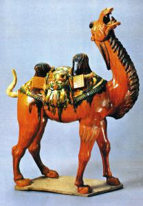 Верблюд (погребальная пластика). Керамика, трехцветная глазурь. Эпоха Тан