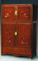 Шкаф-гуй. Красный лак, резьба. Эпоха Цин, период Цянь-лун (1736-1795)