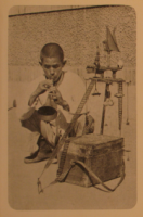 Дрессировщик мышей. Фотография из книги С. Константа